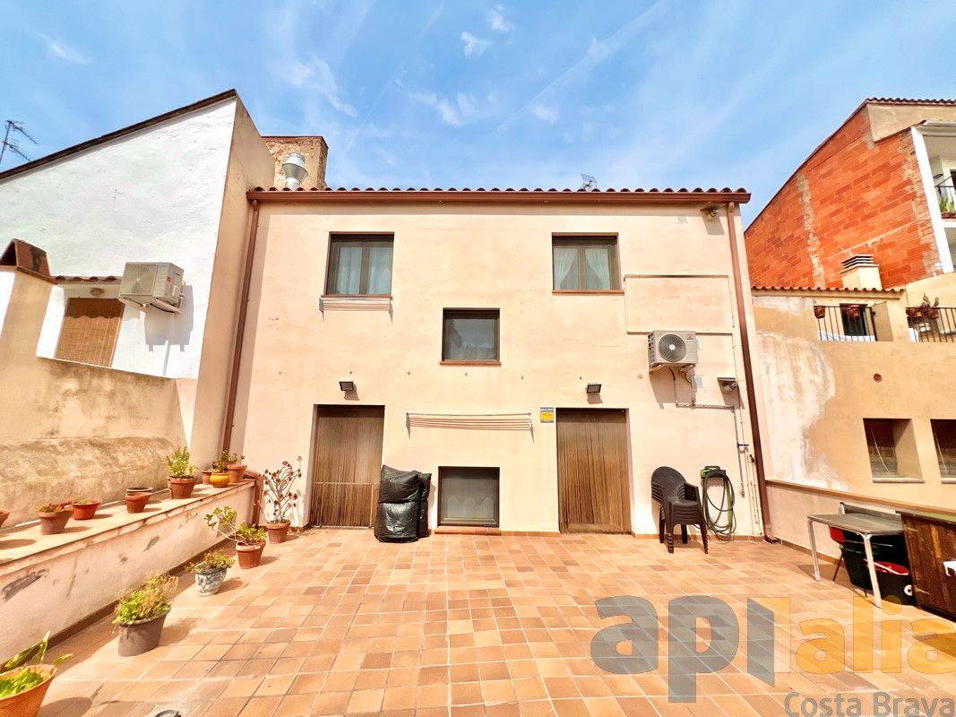 Exterior view of Single-family semi-detached for sale in Palamós  with Air Conditioner, Heating and Terrace