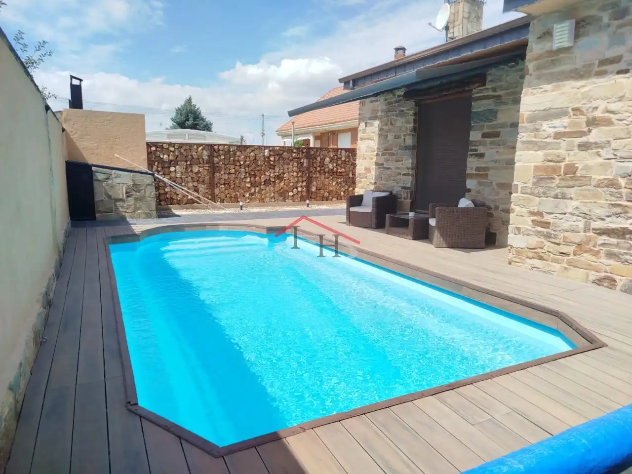 Piscina de Casa o xalet en venda en Villadangos del Páramo amb Calefacció, Jardí privat i Piscina