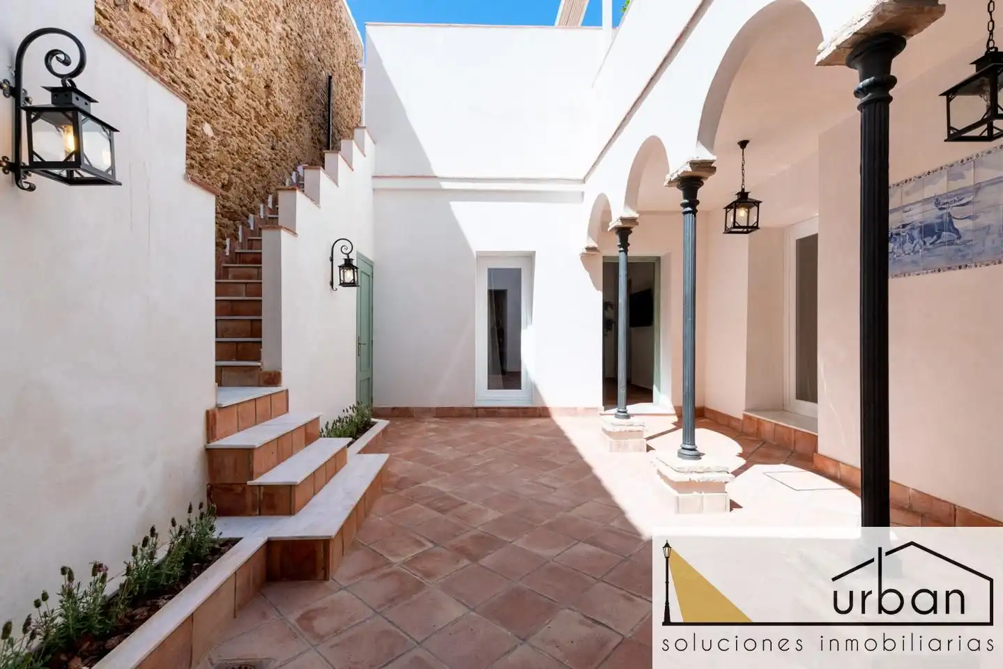 Houses for sale in Chipiona  with Private garden