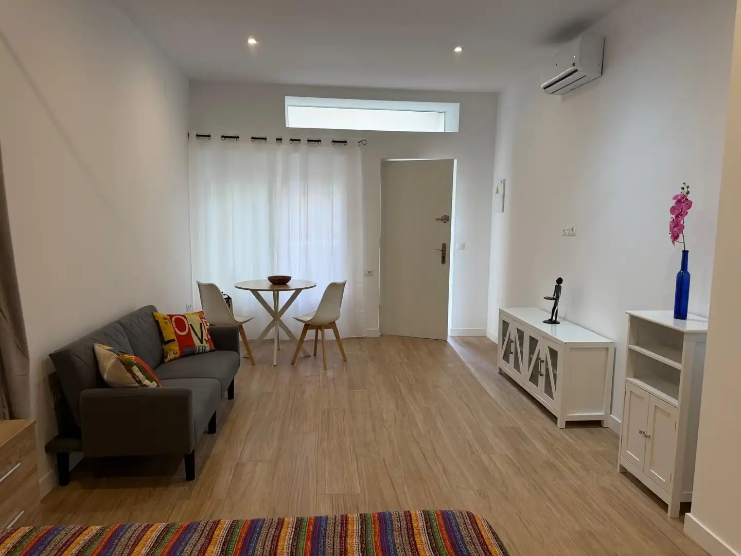 Sala de estar de Estudio de alquiler en Torremolinos con Aire acondicionado, Calefacción y Amueblado