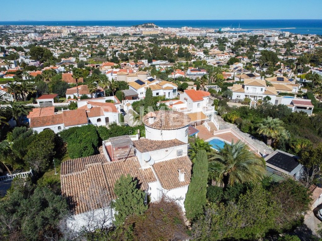 Vista exterior de Casa o xalet en venda en Dénia amb Aire condicionat, Calefacció i Jardí privat