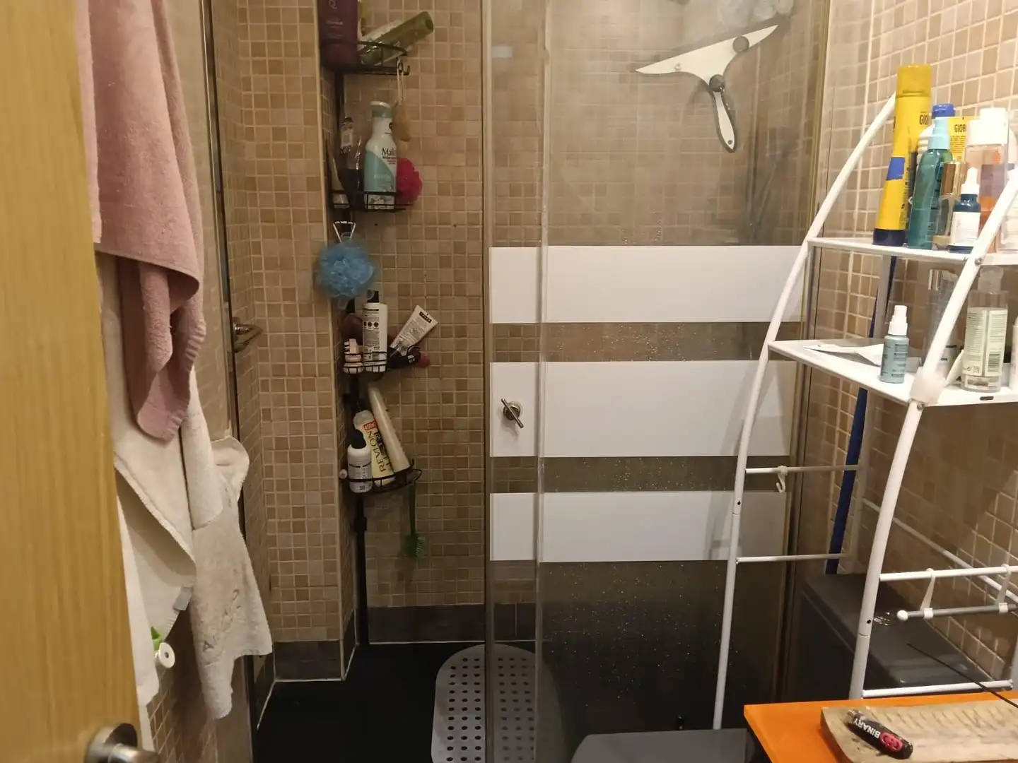 Bathroom of Flat for sale in Getafe  with Air Conditioner and Heating