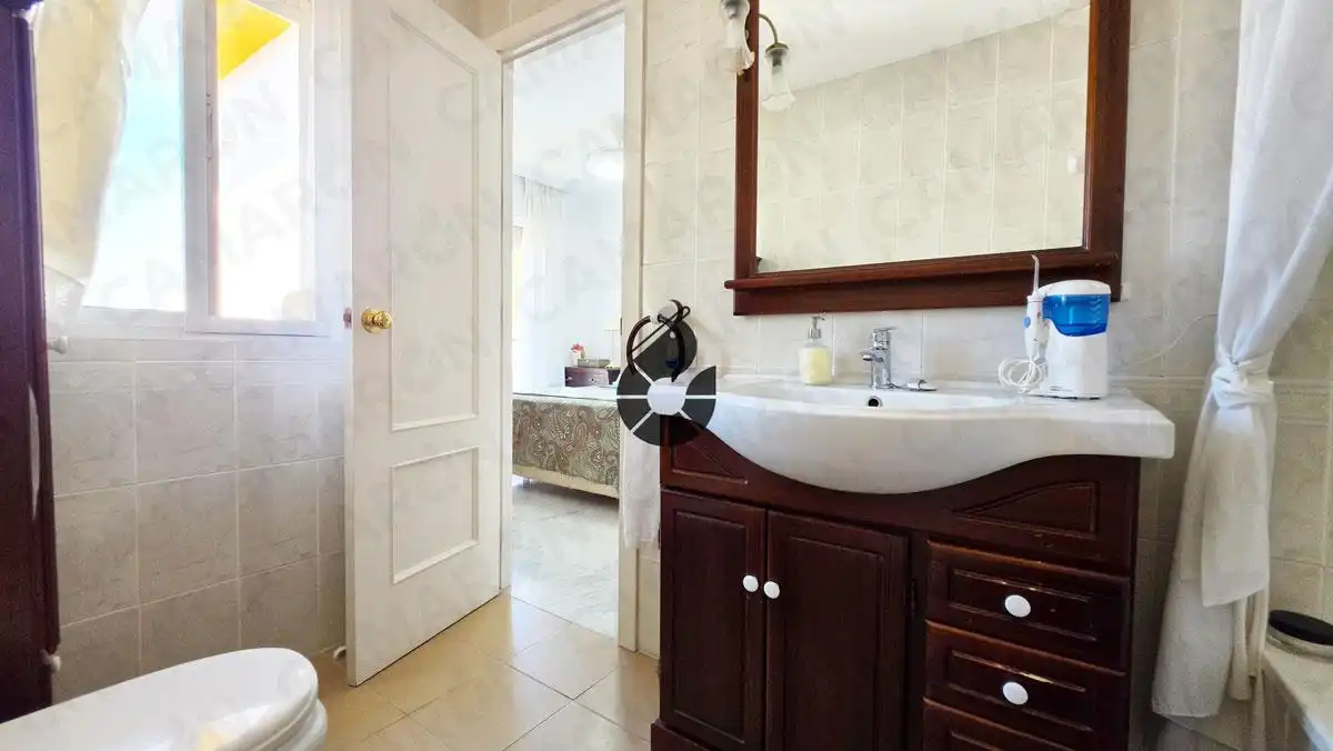 Baño de Casa adosada en venta en Castilleja de la Cuesta con Aire acondicionado y Balcón