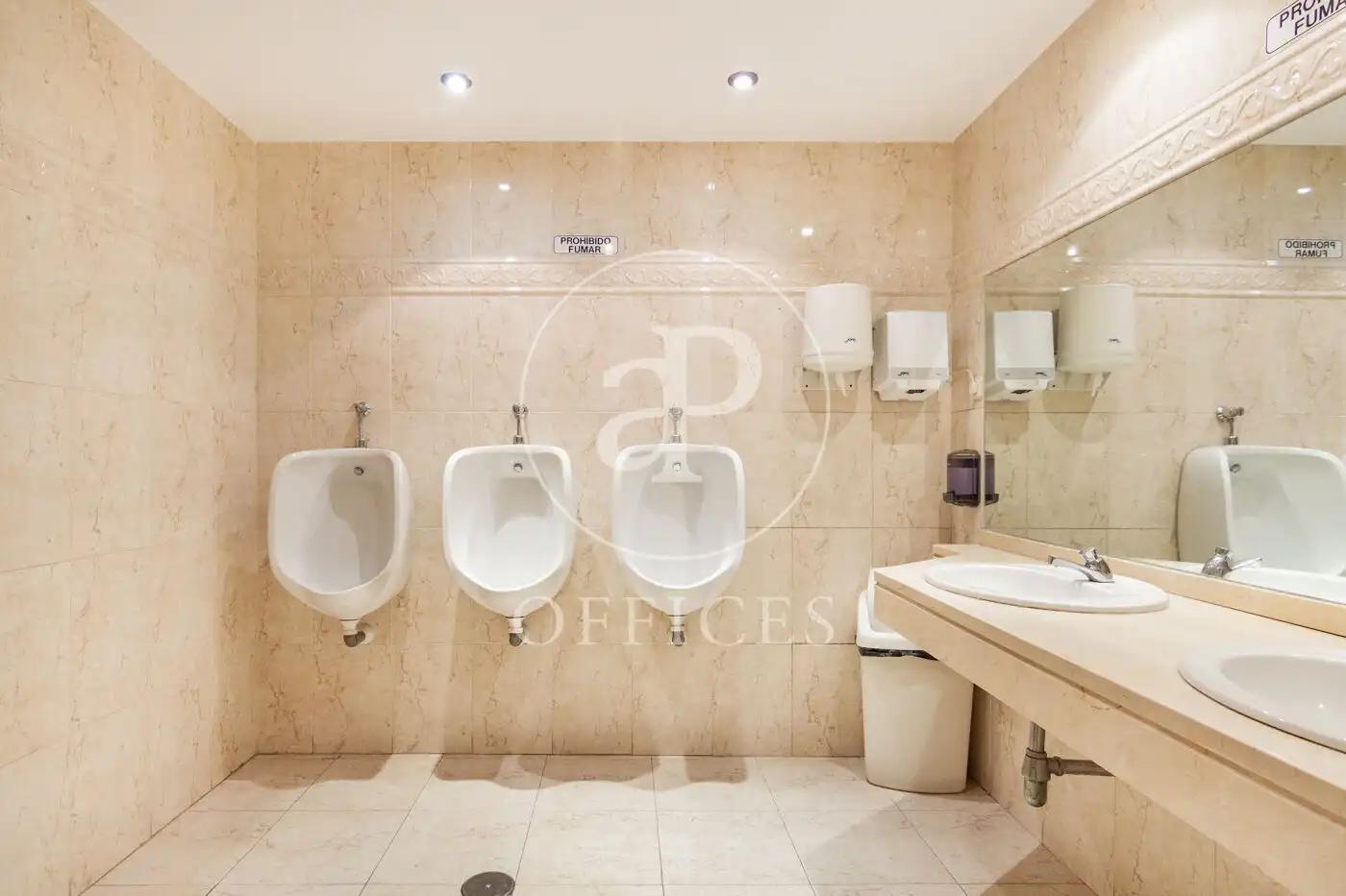 Baño de Oficina en venta en Madrid con Aire acondicionado y Calefacción