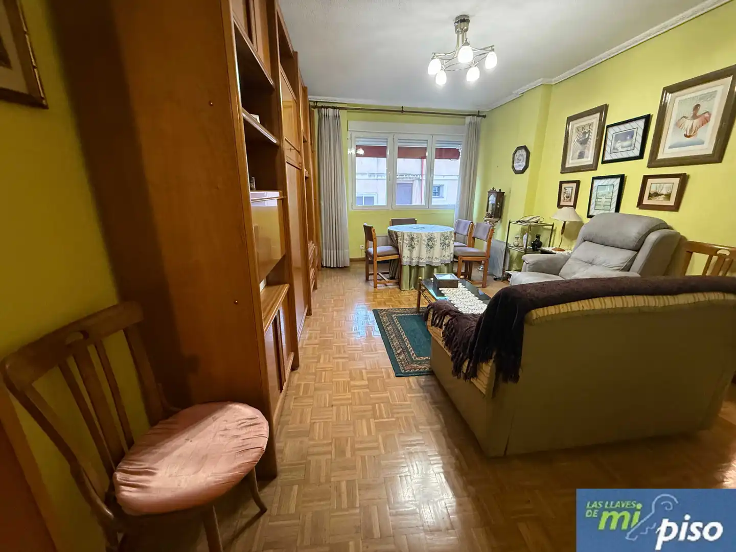Sala de estar de Piso en venta en Valladolid con Calefacción, Parquet y Amueblado