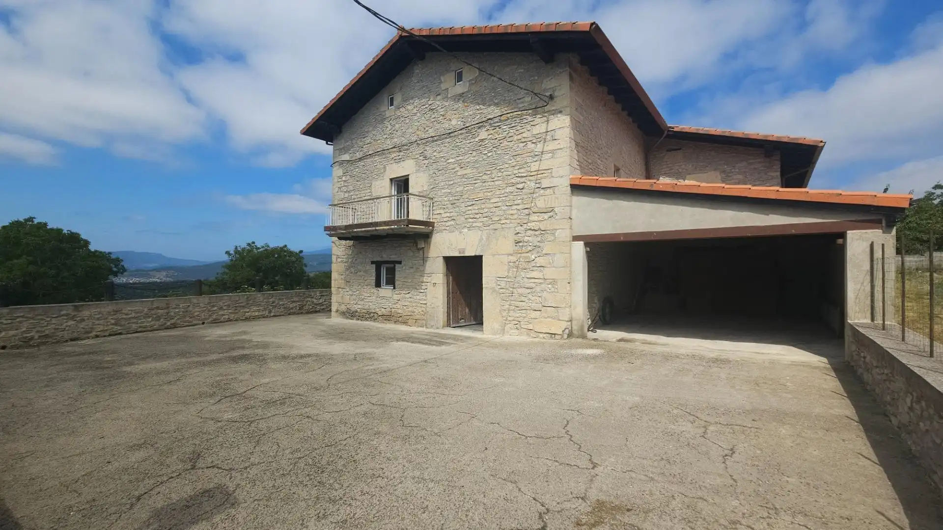 Vista exterior de Casa o xalet en venda en Valle de Mena amb Calefacció, Jardí privat i Terrassa