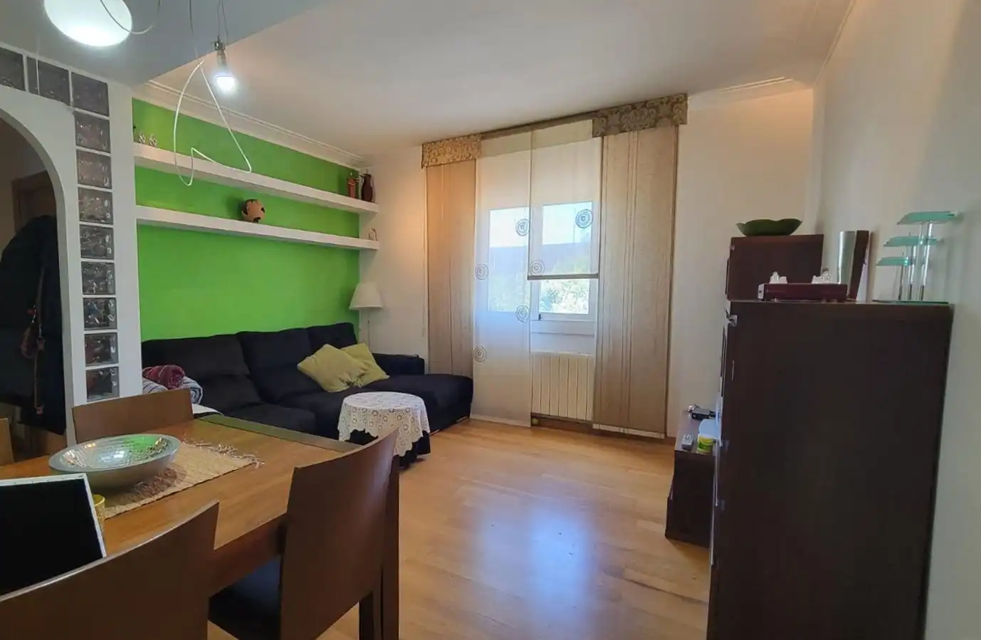 Sala d'estar de Pis en venda en L'Hospitalet de Llobregat amb Aire condicionat, Calefacció i Parquet