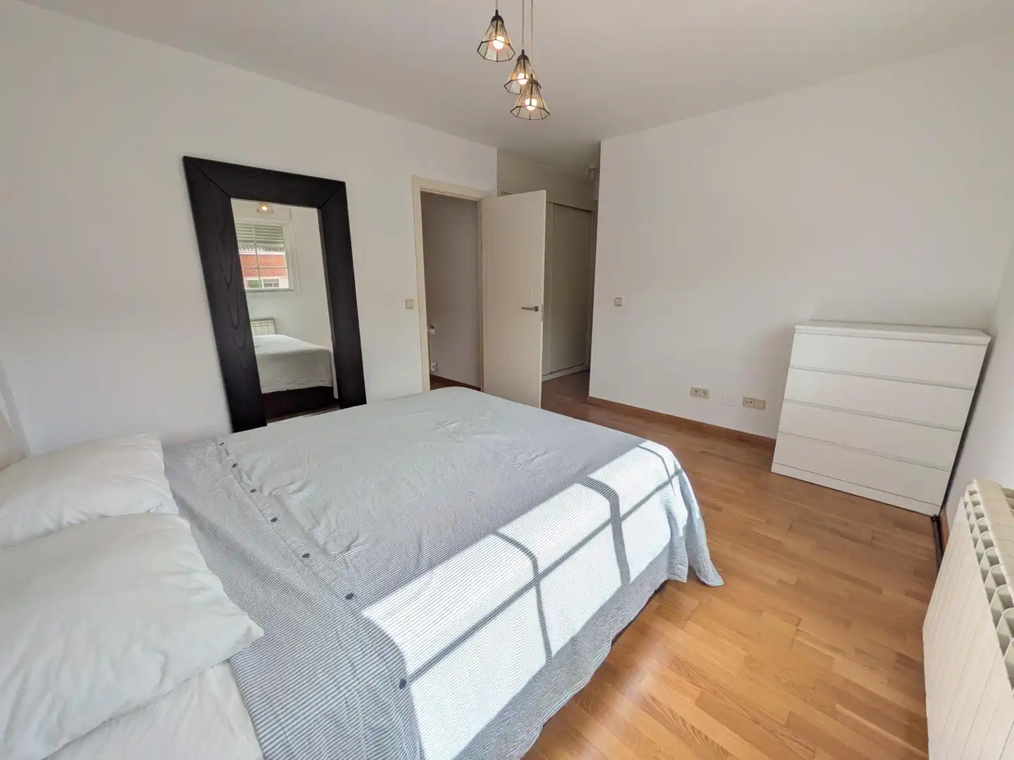 Dormitori de Casa adosada en venda en Villalbilla amb Calefacció, Jardí privat i Terrassa