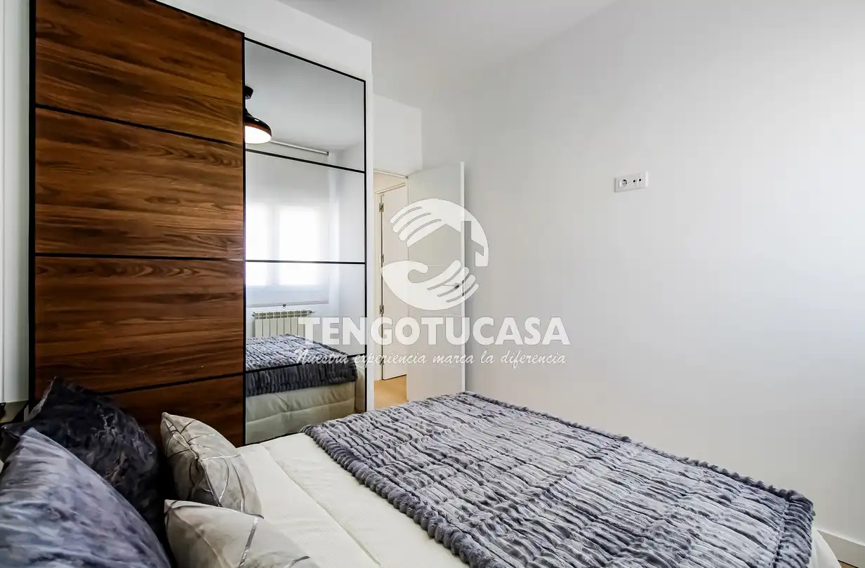 Bedroom of Flat for sale in Madrid  with Air Conditioner, Heating and Furnished