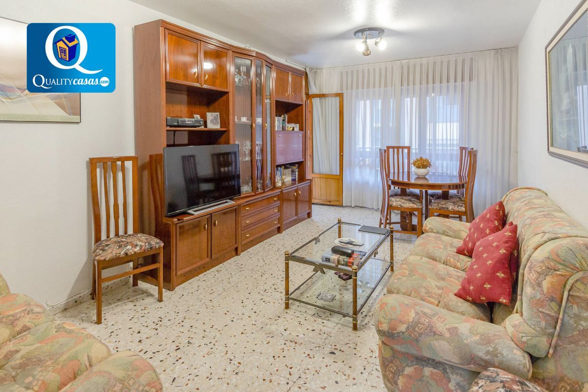 Sala d'estar de Pis en venda en El Campello amb Calefacció i Terrassa