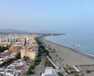 Vista exterior de Pis en venda en Estepona amb Aire condicionat, Terrassa i Piscina