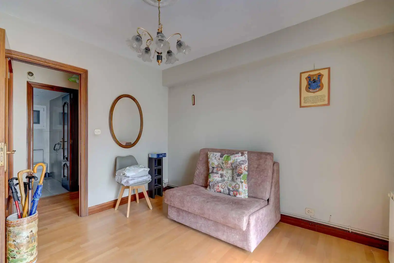 Sala d'estar de Pis en venda en Donostia - San Sebastián  amb Calefacció i Balcó