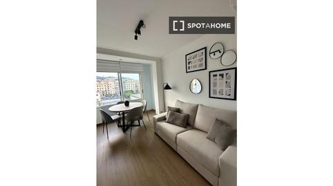 Photo 4 of Flat to rent in El Camp de l'Arpa del Clot, Barcelona