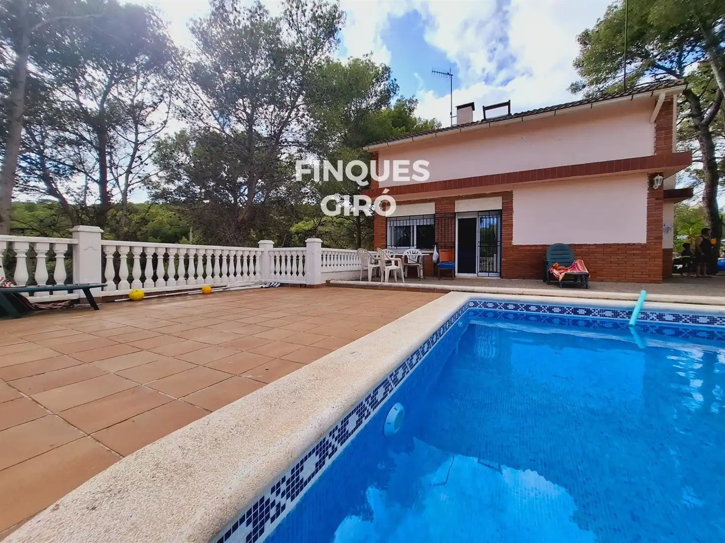 Detached house with pool for sale in VIOLETA