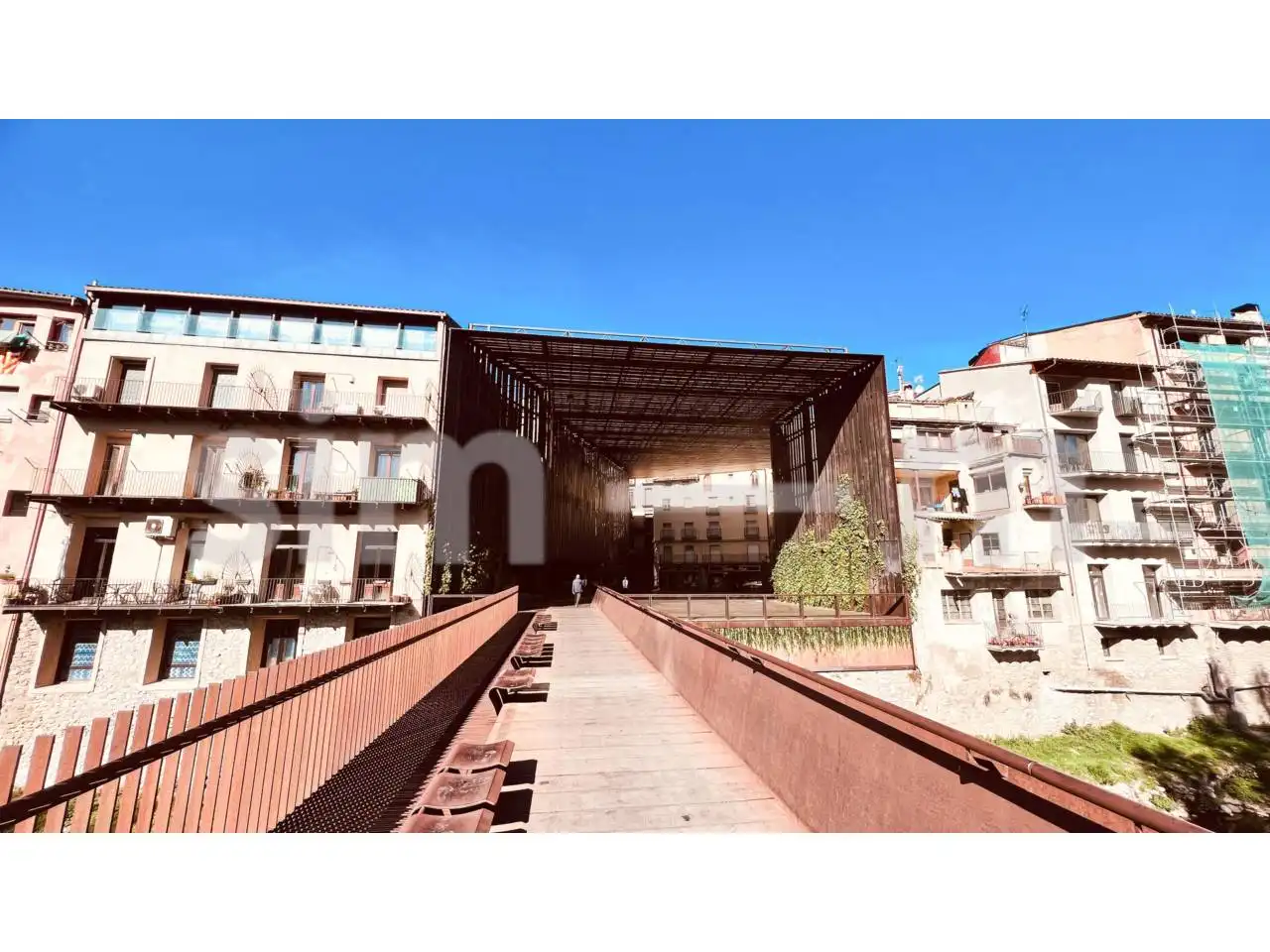 Außenansicht von Gebäude zum Verkauf in Ripoll