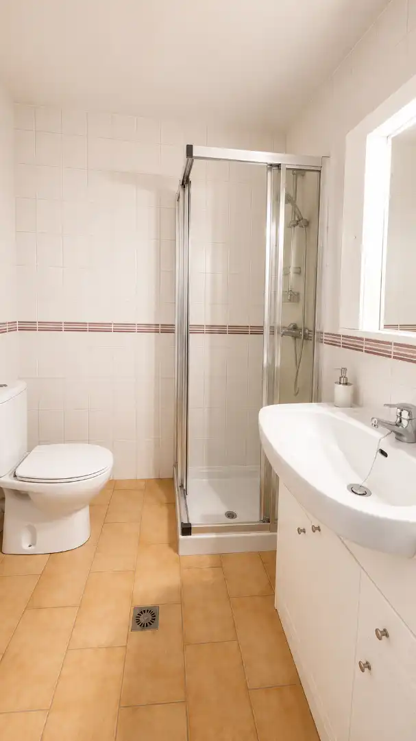 Bany de Casa o xalet en venda en Cerdanyola del Vallès amb Calefacció, Jardí privat i Forn