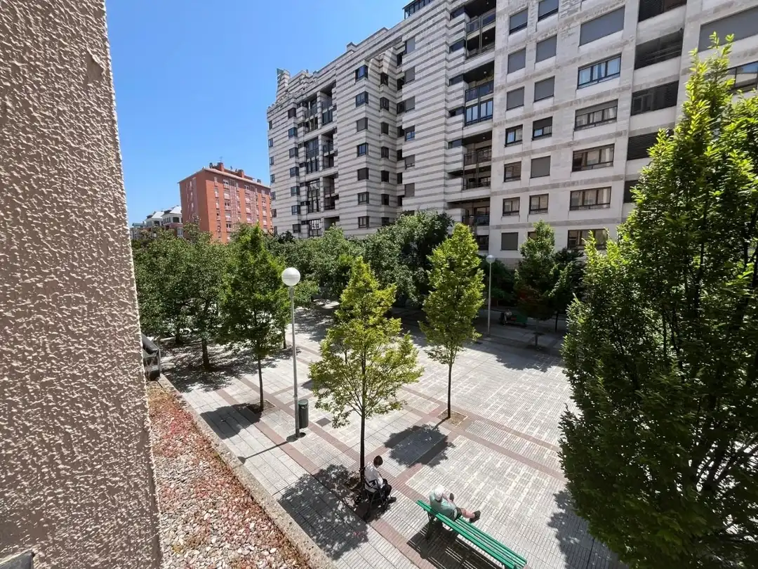 Vista exterior de Piso de alquiler en  Pamplona / Iruña con Calefacción, Terraza y Balcón
