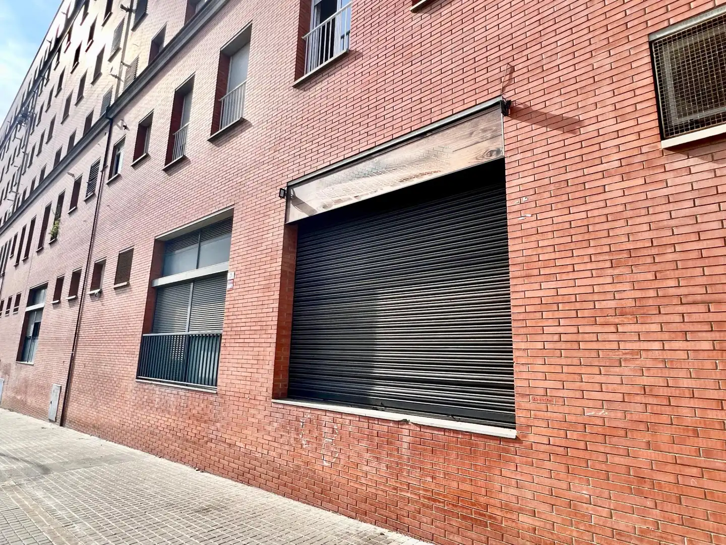 Vista exterior de Local en venda en Sabadell
