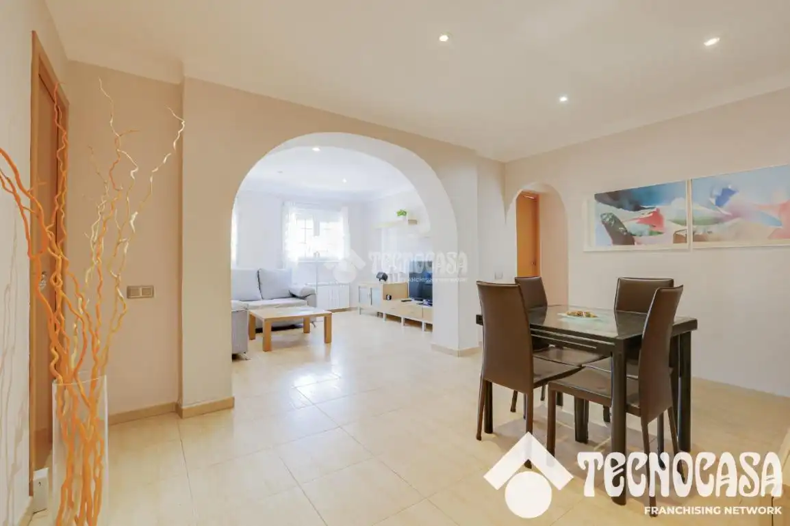 Semi-detached house for sale in Sant Muç, imagen 4
