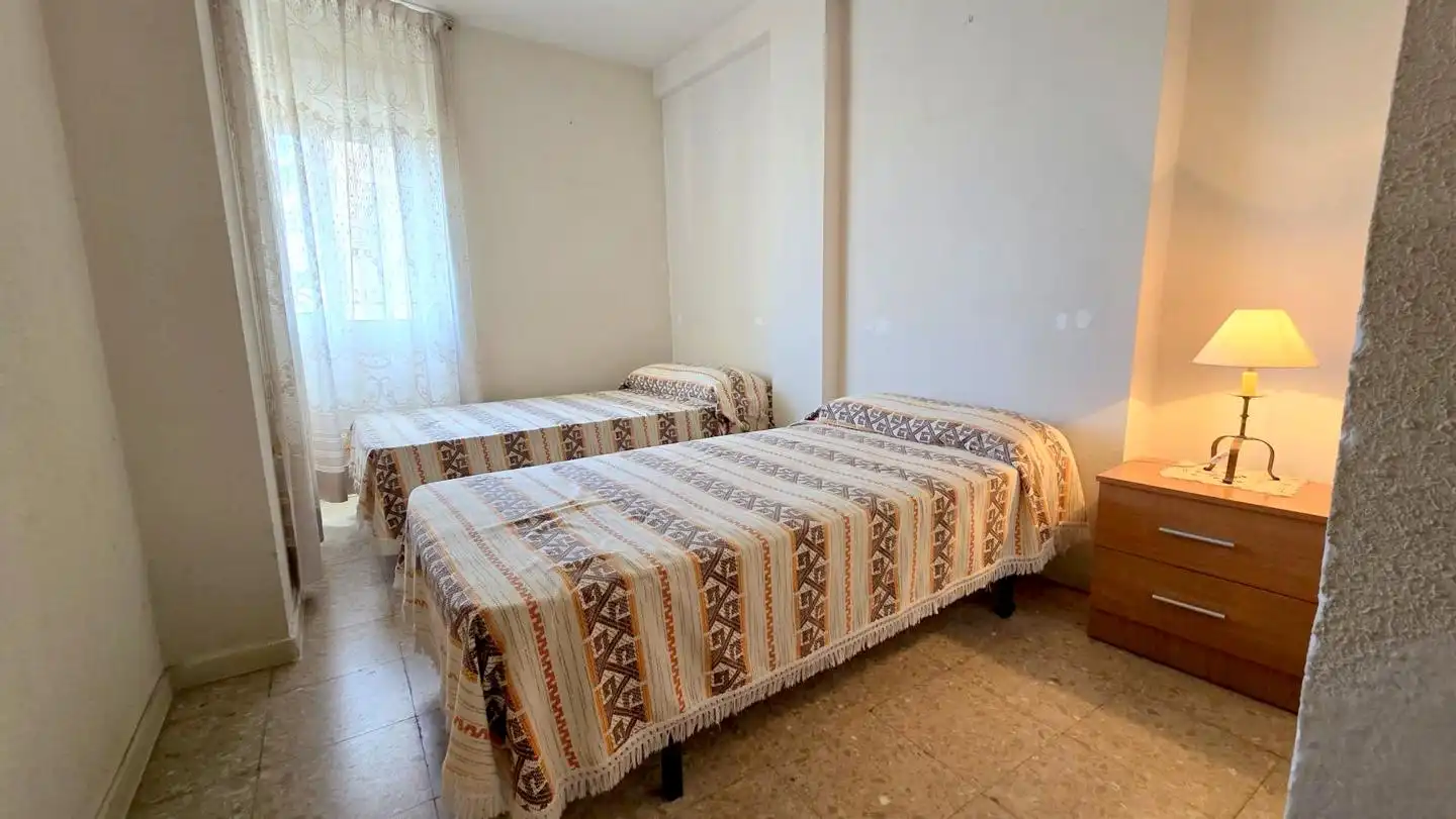 Dormitori de Apartament de lloguer en Gandia amb Terrassa i Moblat