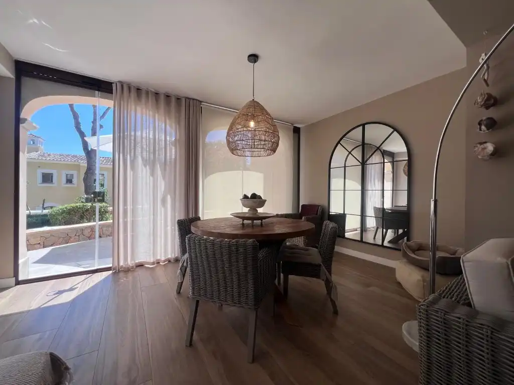 Menjador de Apartament de lloguer en Calvià amb Aire condicionat, Jardí privat i Terrassa