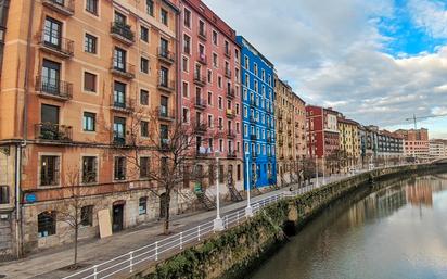 Vista exterior de Pis en venda en Bilbao  amb Calefacció