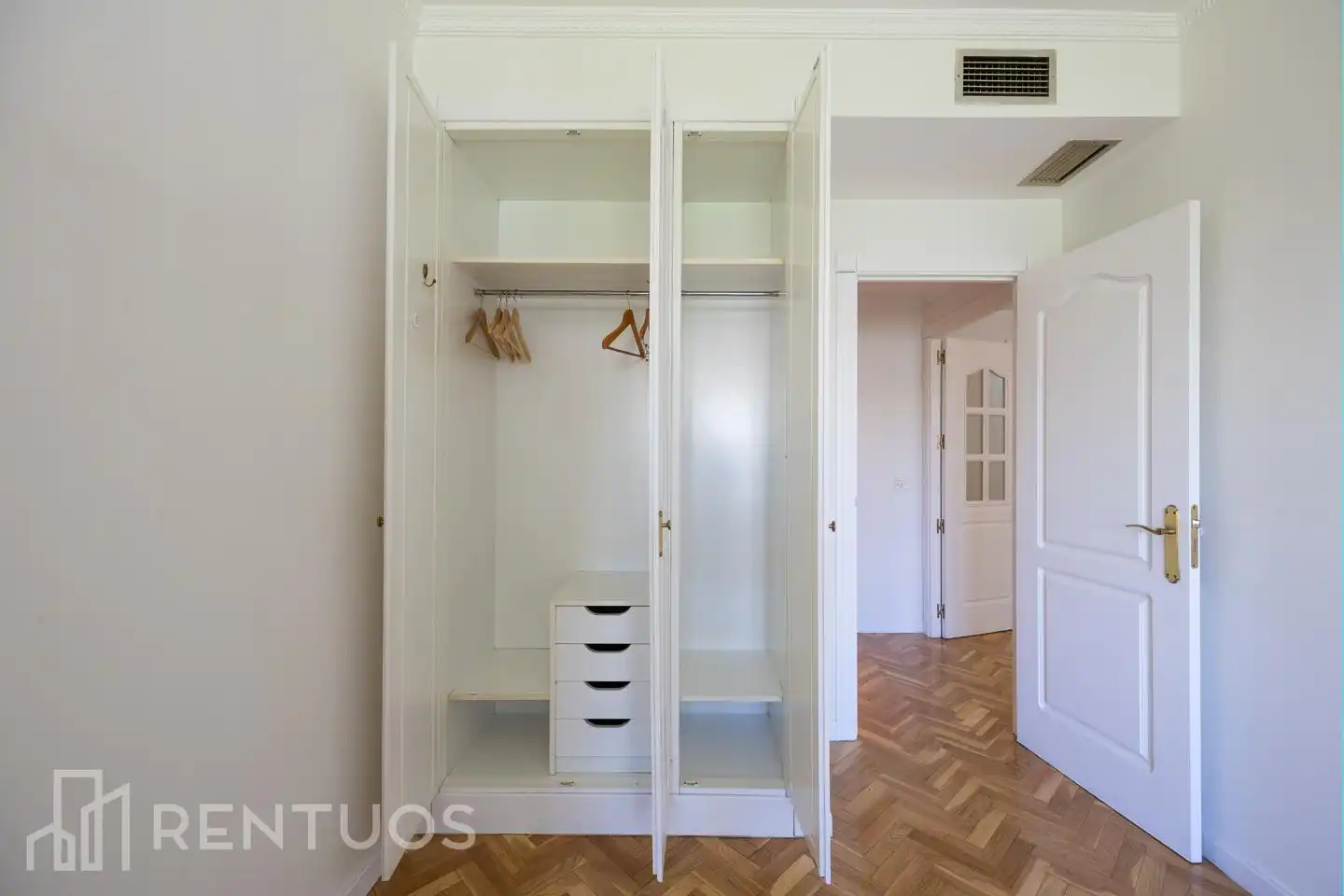 Habitación de Piso de alquiler en Madrid con Aire acondicionado, Parquet y Amueblado