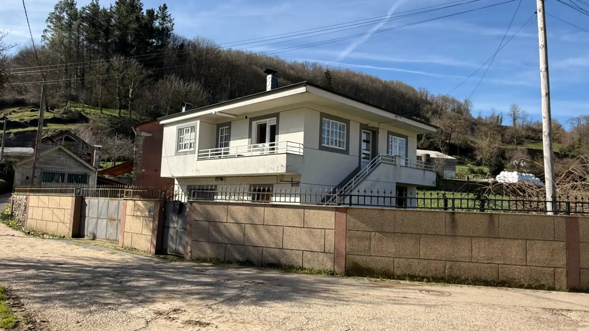Vista exterior de Casa o chalet en venta en Becerreá con Amueblado