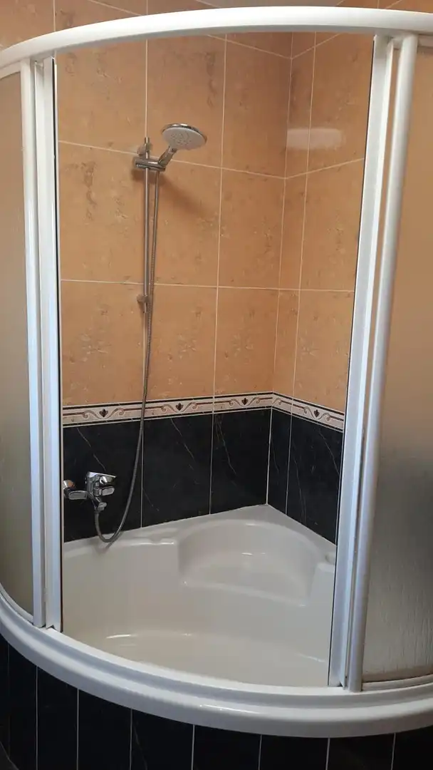Bany de Casa adosada en venda en El Puerto de Santa María amb Aire condicionat, Jardí privat i Terrassa