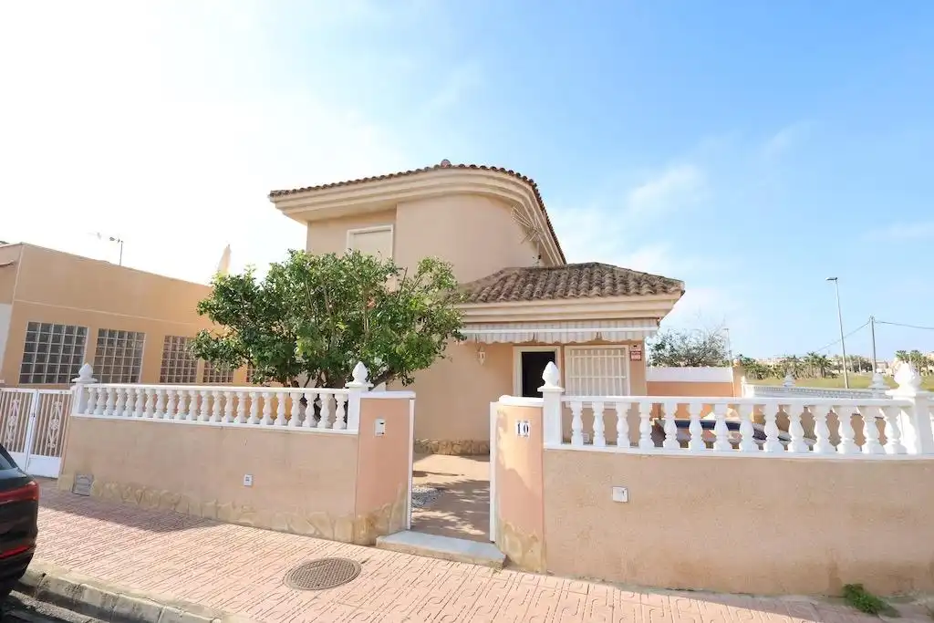 Exterior view of Houses for sale in Torrevieja  with Terrace, Swimming Pool and Furnished