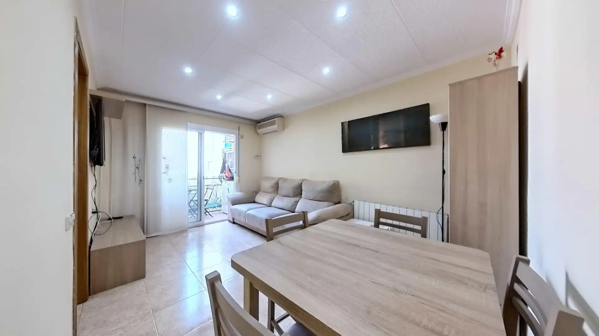 Piso con terraza en venta en Calle De La Ciutadella