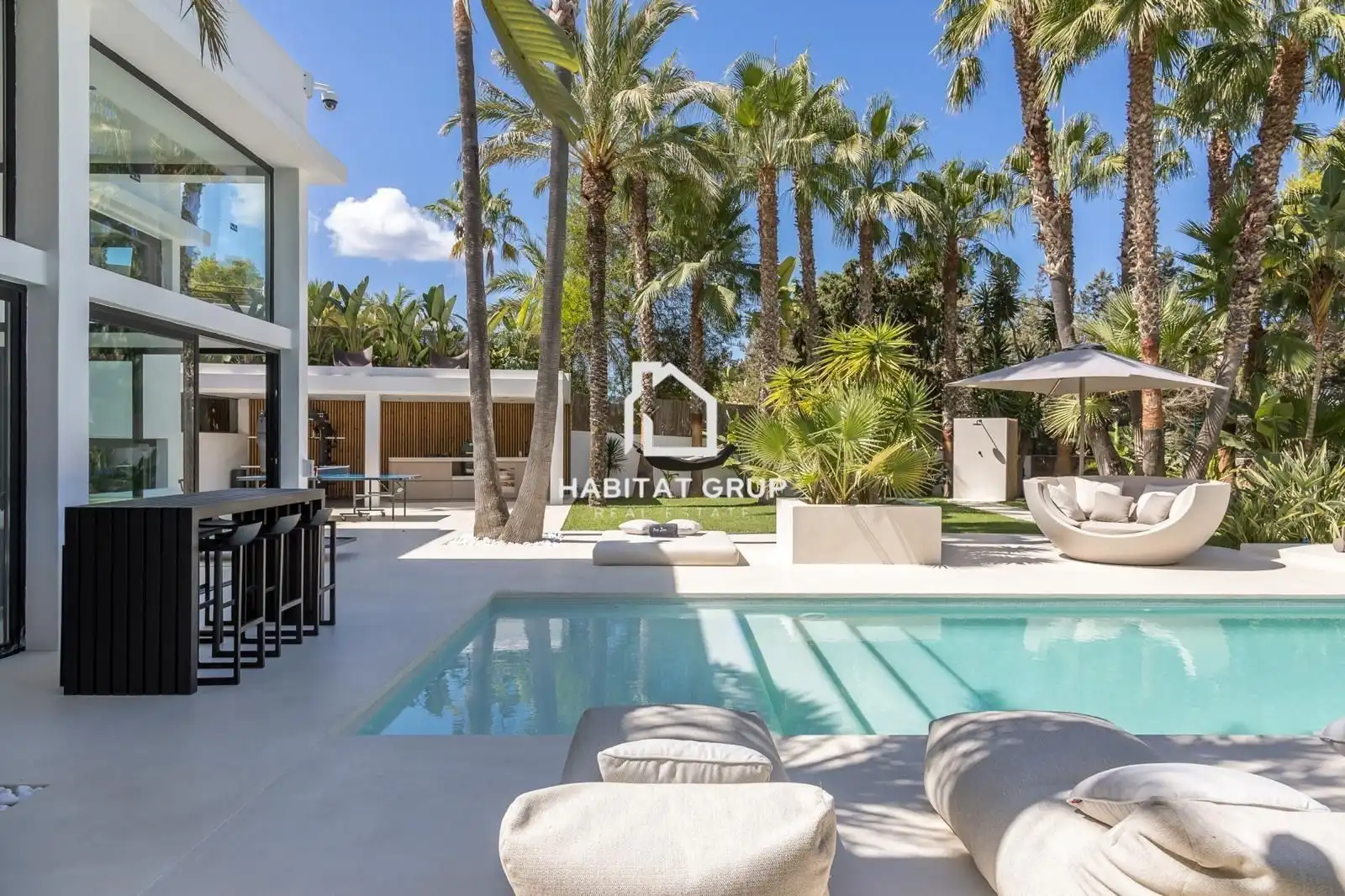 Vista exterior de Casa o xalet de lloguer en Eivissa amb Aire condicionat, Calefacció i Jardí privat
