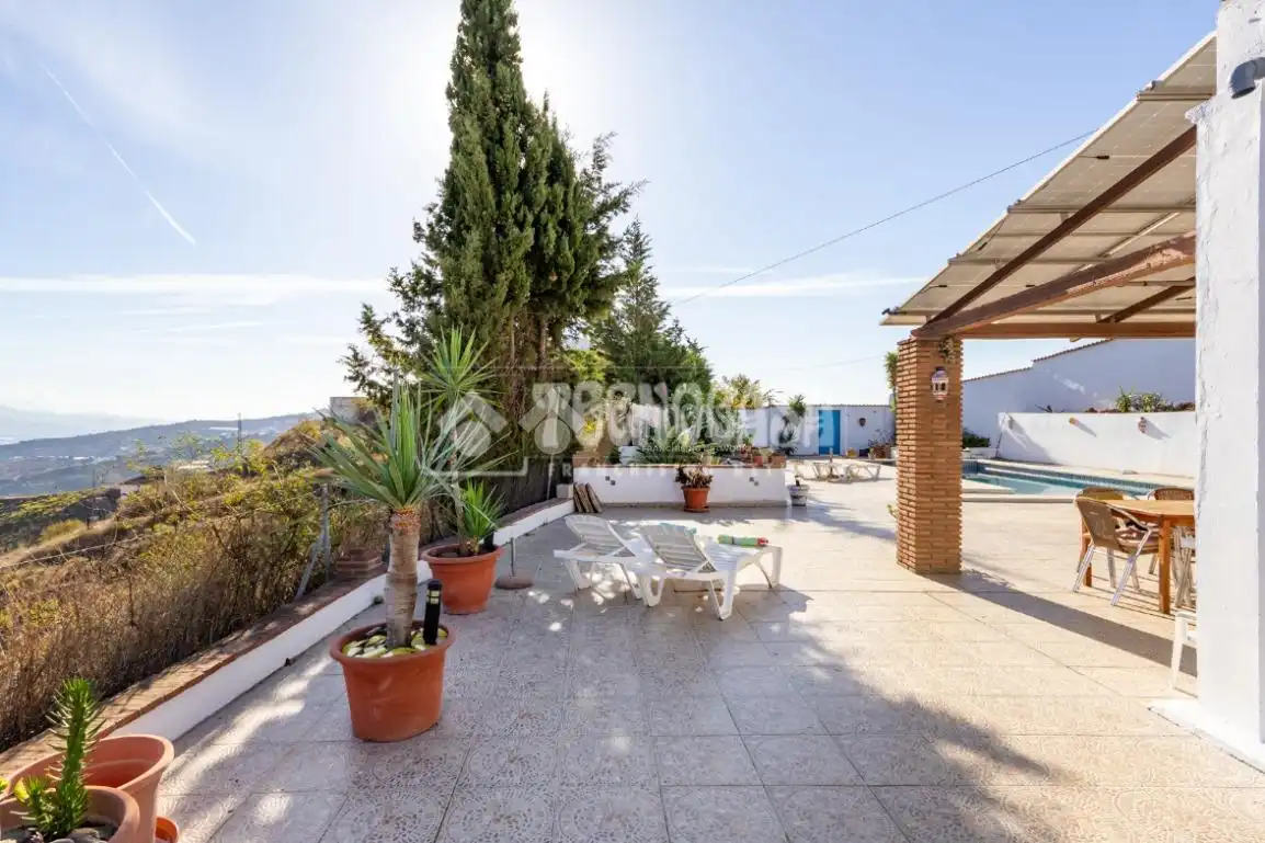 Terrace of Country homes for sale in Iznate, Málaga