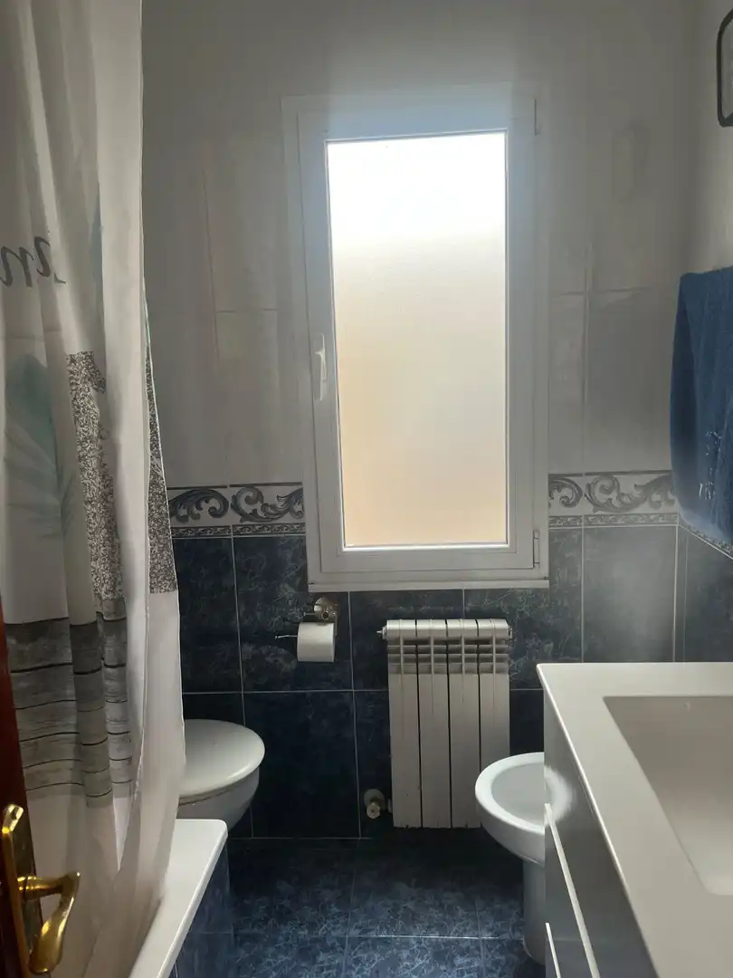 Baño de Piso en venta en Gijón  con Calefacción, Terraza y Amueblado