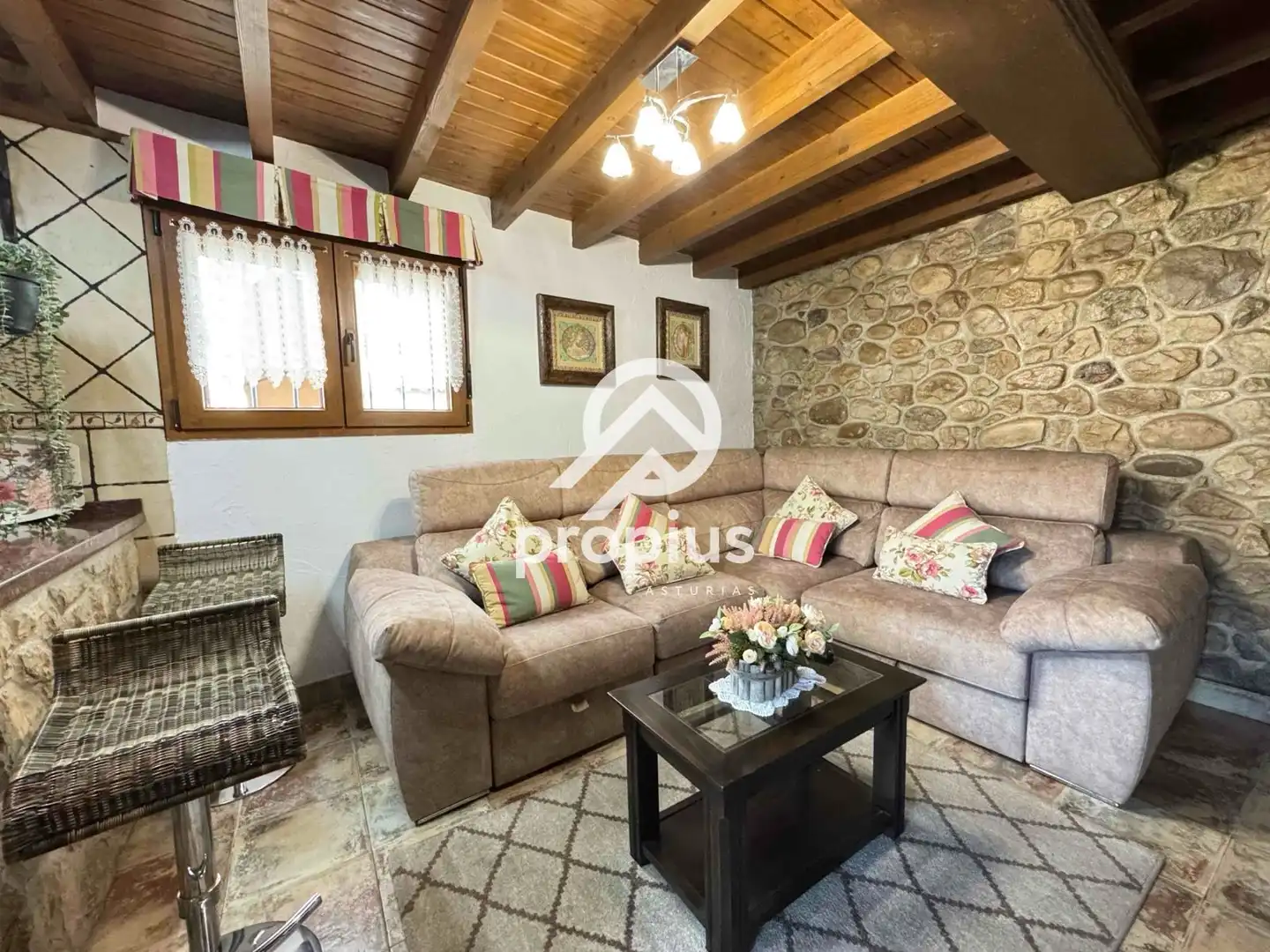 Sala de estar de Casa o chalet en venta en Parres con Calefacción, Jardín privado y Parquet