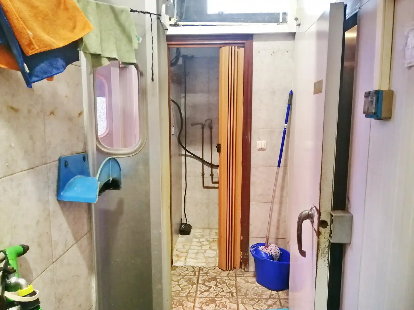 Baño de Local de alquiler en Guadalajara con Aire acondicionado
