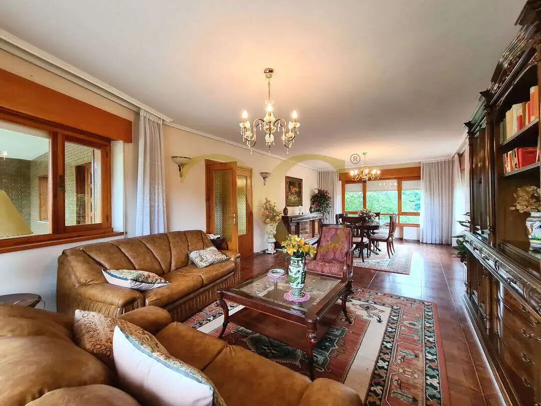 Sala d'estar de Casa o xalet en venda en Cudillero amb Calefacció, Jardí privat i Moblat