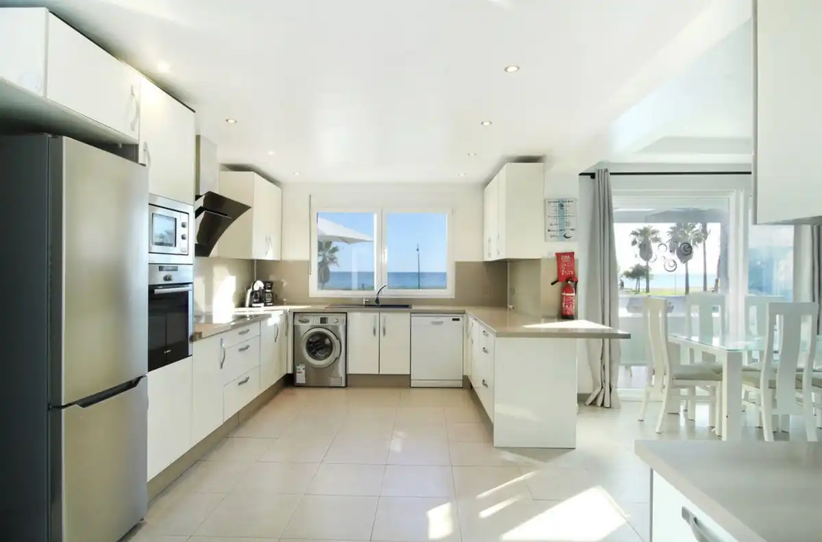 Cocina de Casa o chalet en venta en Estepona con Aire acondicionado, Jardín privado y Terraza