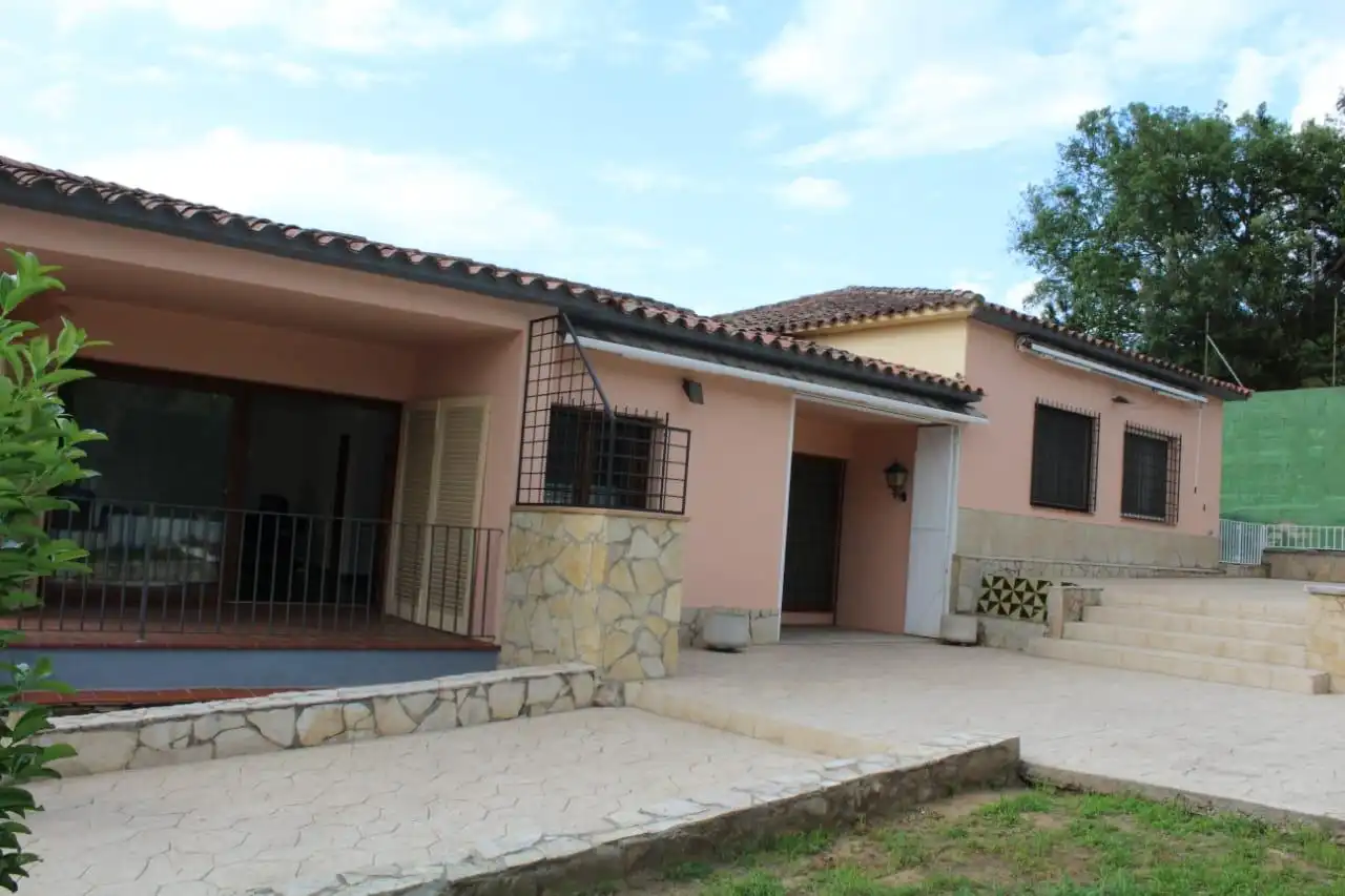 Vista exterior de Casa o chalet en venta en Quart con Calefacción, Jardín privado y Piscina