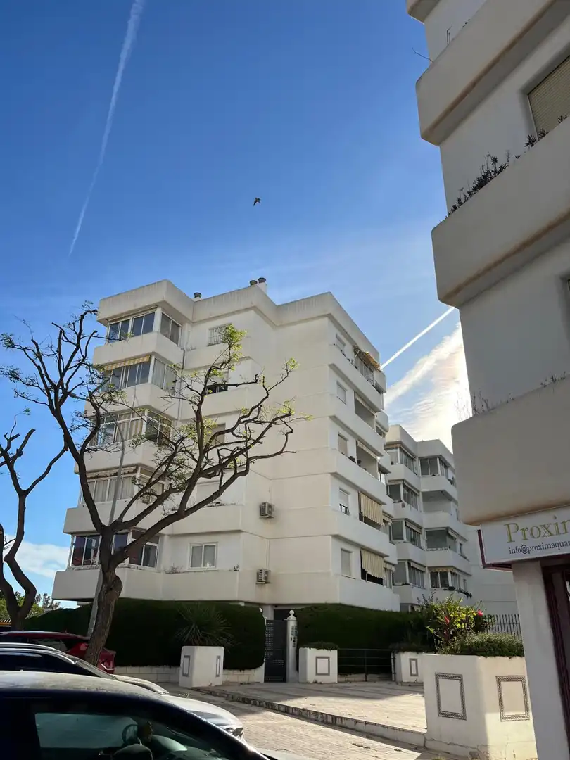 Vista exterior de Apartament de lloguer en Benalmádena amb Terrassa i Balcó