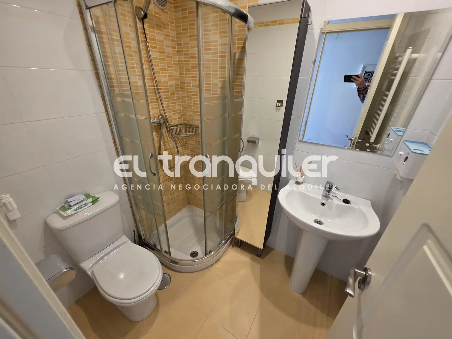Bathroom of Flat for rent in Madrid  with Air Conditioner, Parquet flooring and Storage room