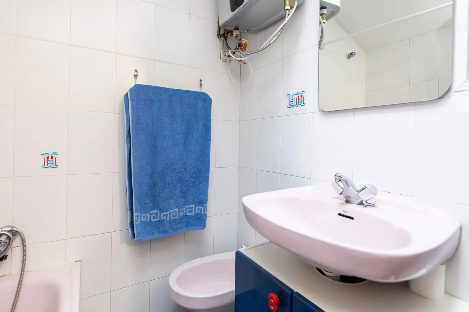 Bathroom of Apartments for rent in Madrid  with Air Conditioner, Heating and Furnished