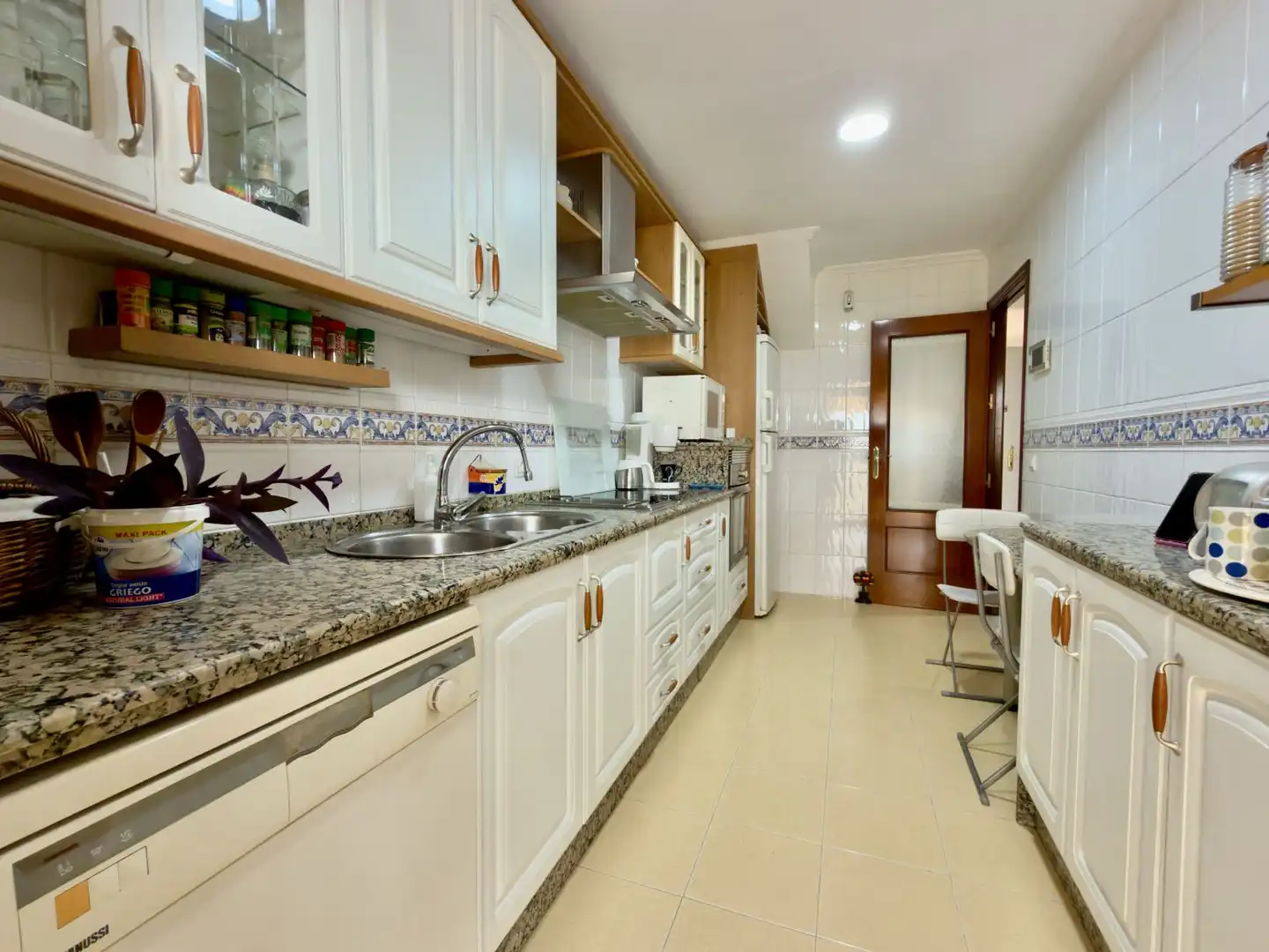 Cocina de Casa o chalet en venta en Mairena del Aljarafe con Aire acondicionado, Calefacción y Terraza