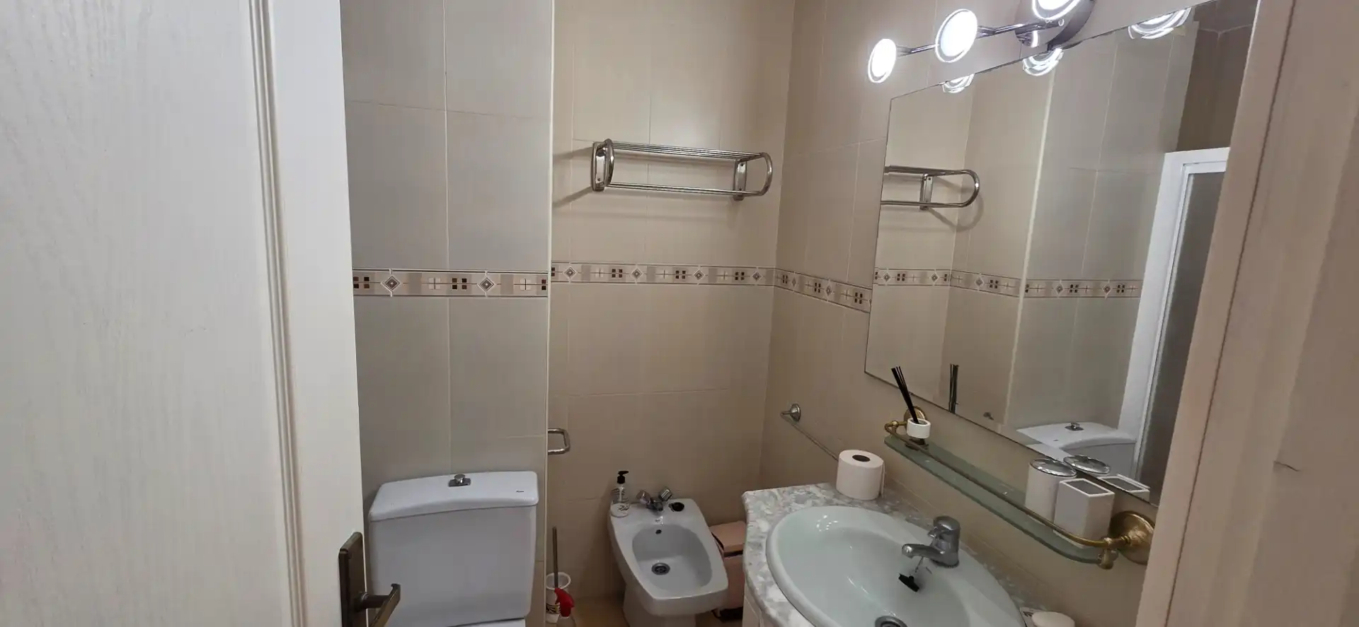 Baño de Piso en venta en Fuengirola con Terraza y Amueblado