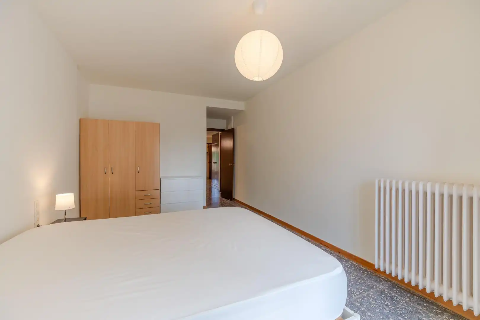 Dormitori de Apartament de lloguer en Girona amb Calefacció, Parquet i Terrassa