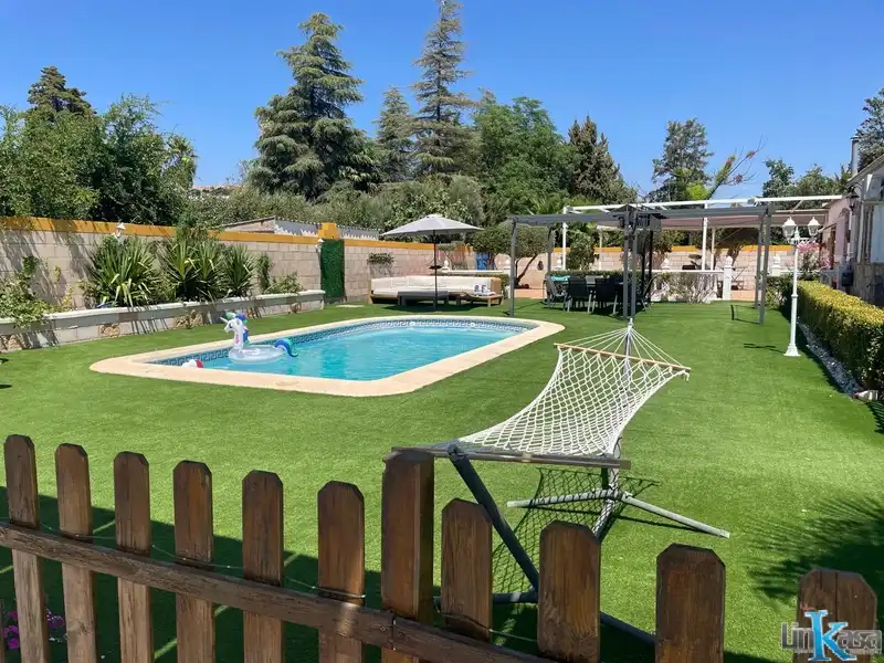 Piscina de Casa o xalet en venda en Linares amb Jardí privat, Piscina i Moblat