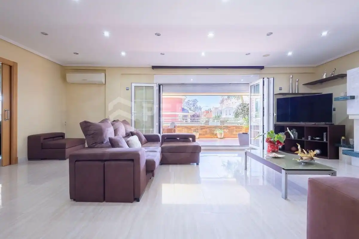 Sala de estar de Casa o chalet en venta en Roquetas de Mar con Aire acondicionado, Jardín privado y Piscina