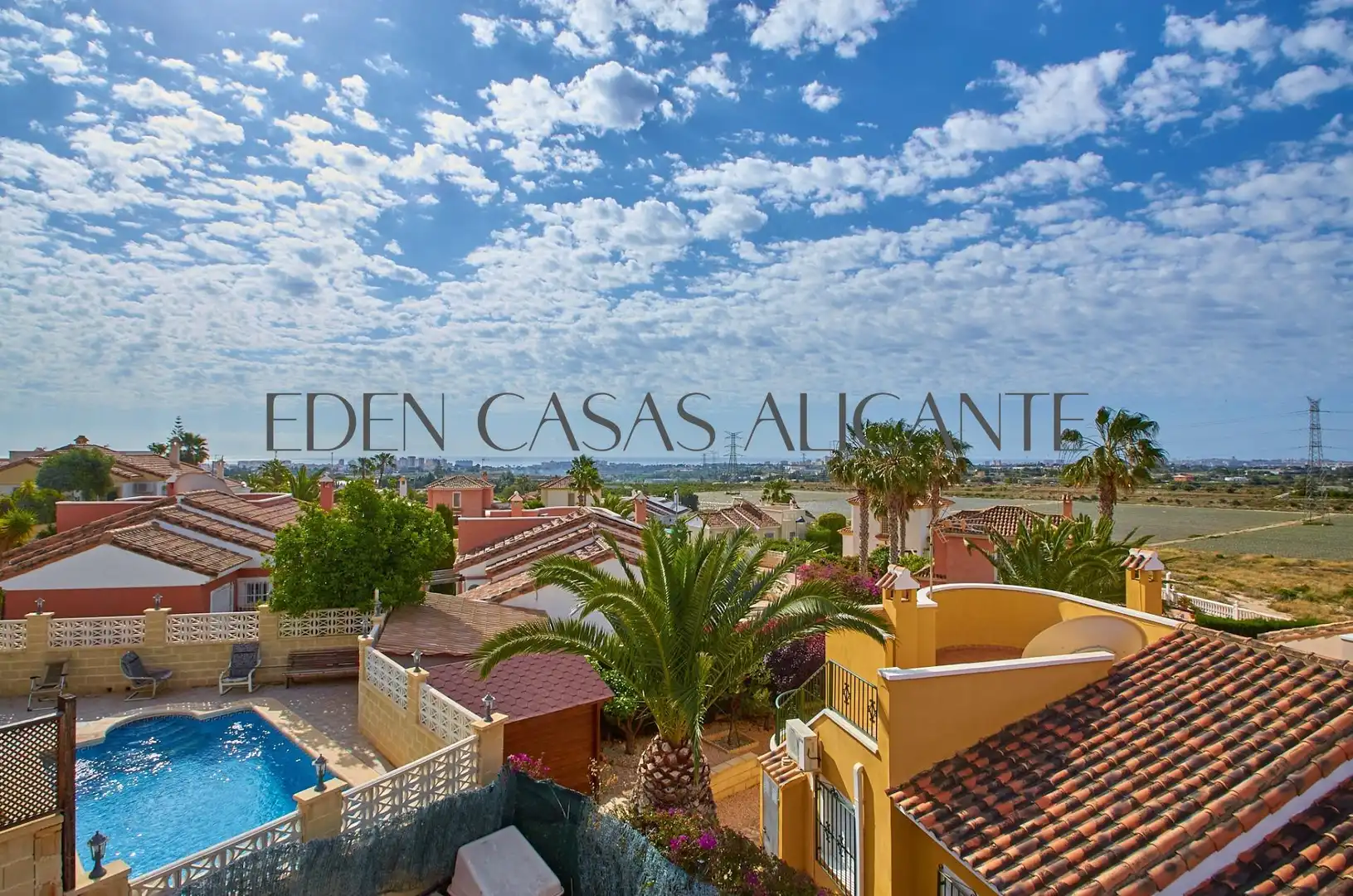 Vista exterior de Casa o xalet en venda en Mutxamel amb Aire condicionat, Jardí privat i Terrassa