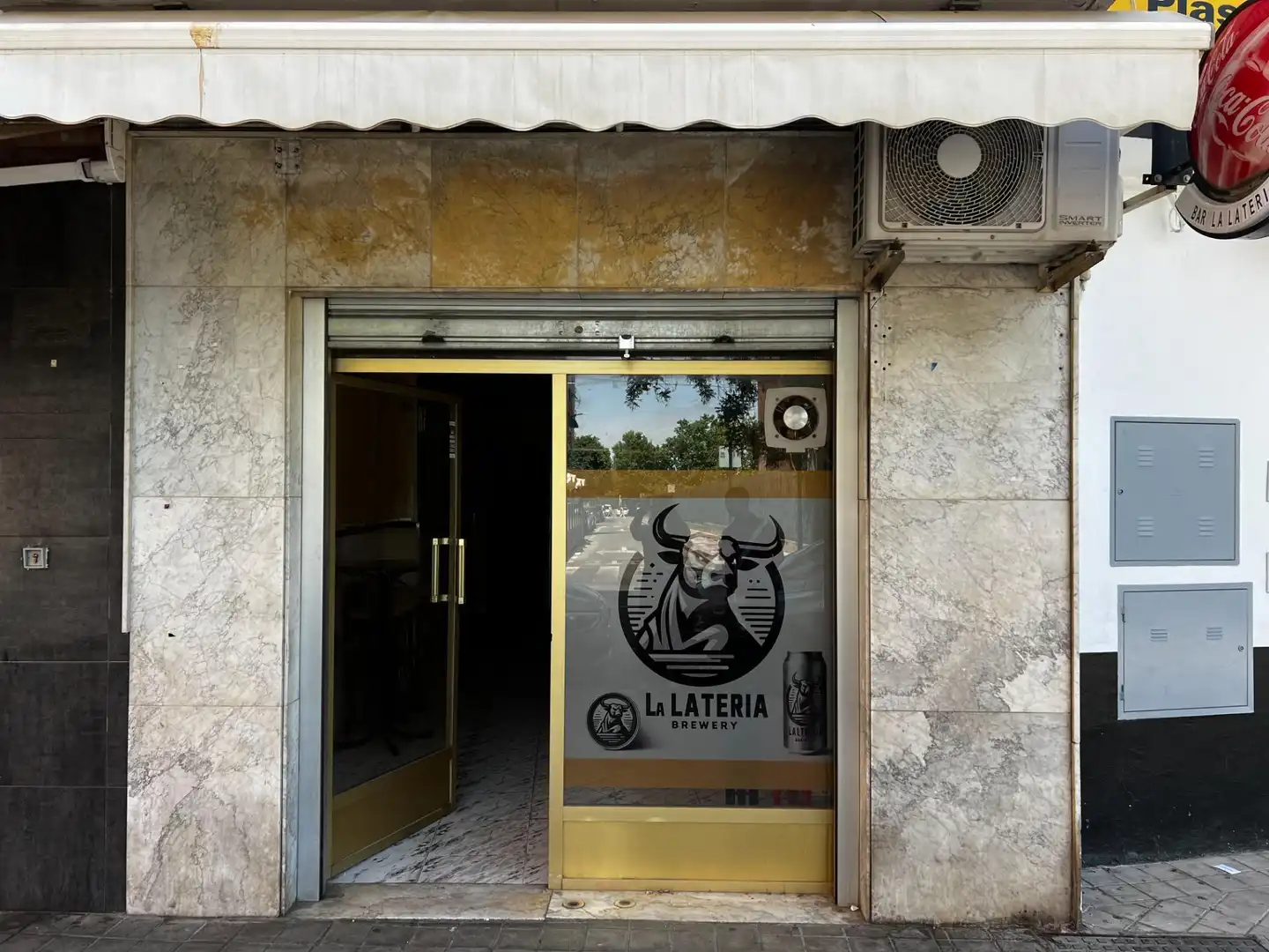 Local comercial de lloguer a CONCHA ESPINA 33