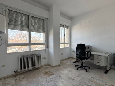 Local comercial en venda a Avenida de Hernán Cortés 30